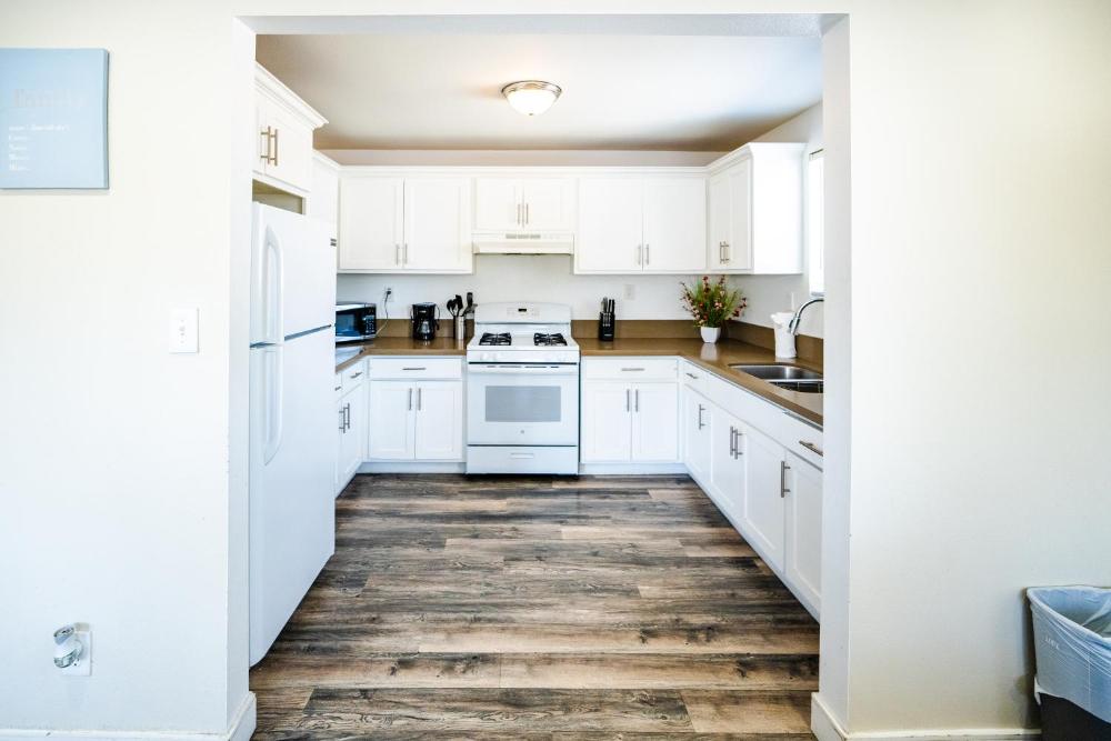 Spacious 5 Bedroom 3 Bath Home for Large Groups By DT LA